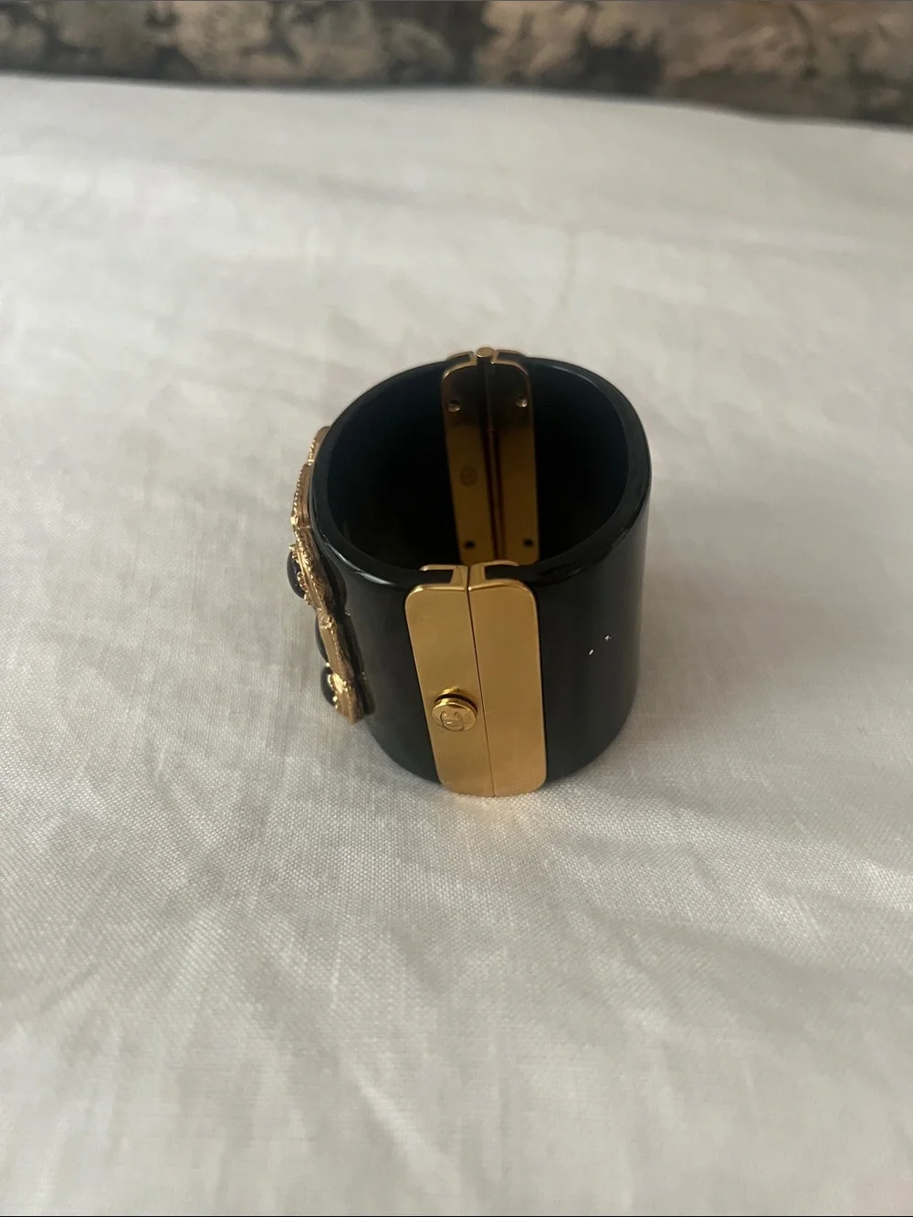 CHANEL bold black